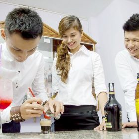 Nghề nấu ăn, bartender hút giới trẻ