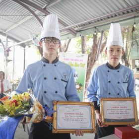 Thách thức bản lĩnh đầu bếp tại Nâng tầm món việt - Sinh viên Việt Giao giật giải