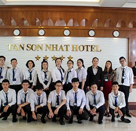 SINH VIÊN VIỆT GIAO THỰC TẬP TẠI KHÁCH SẠN 5 SAO