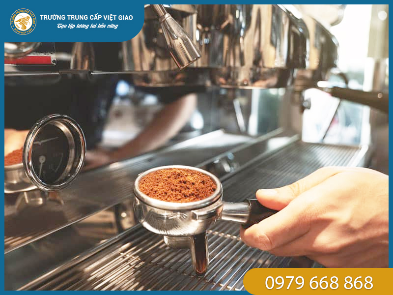 Giảng viên dạy học nghề barista có chuyên môn và tay nghề cao