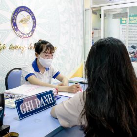 TP HCM hoãn thi lớp 10: nhiều phụ huynh không muốn chờ lâu liên hệ trường Trung cấp Việt Giao nộp hồ...